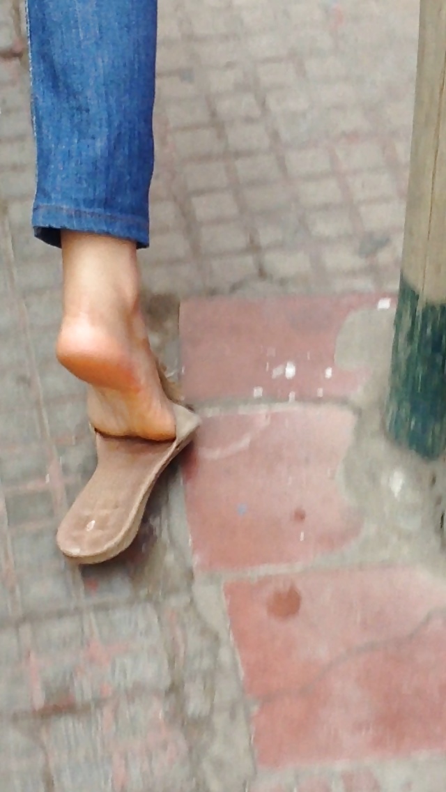 アラブ人のセクシーな靴底とサンダルのファック
 #28624239