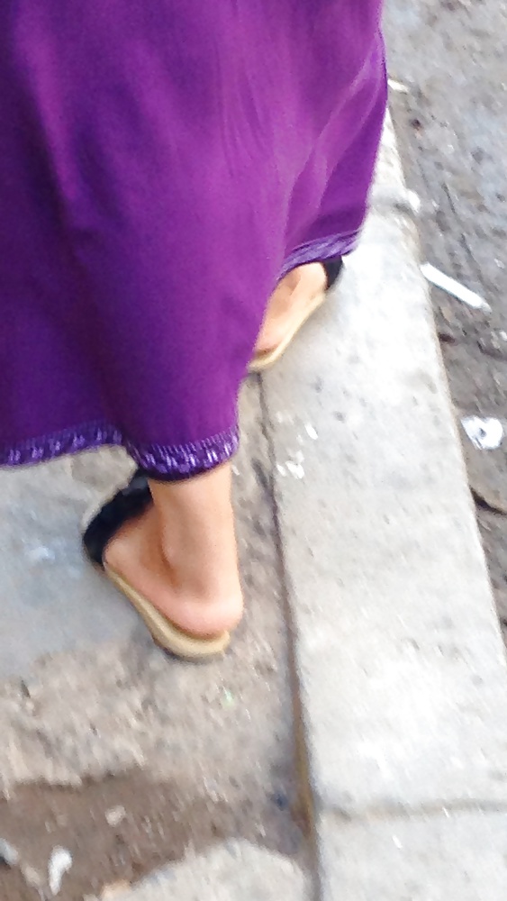 アラブ人のセクシーな靴底とサンダルのファック
 #28624324