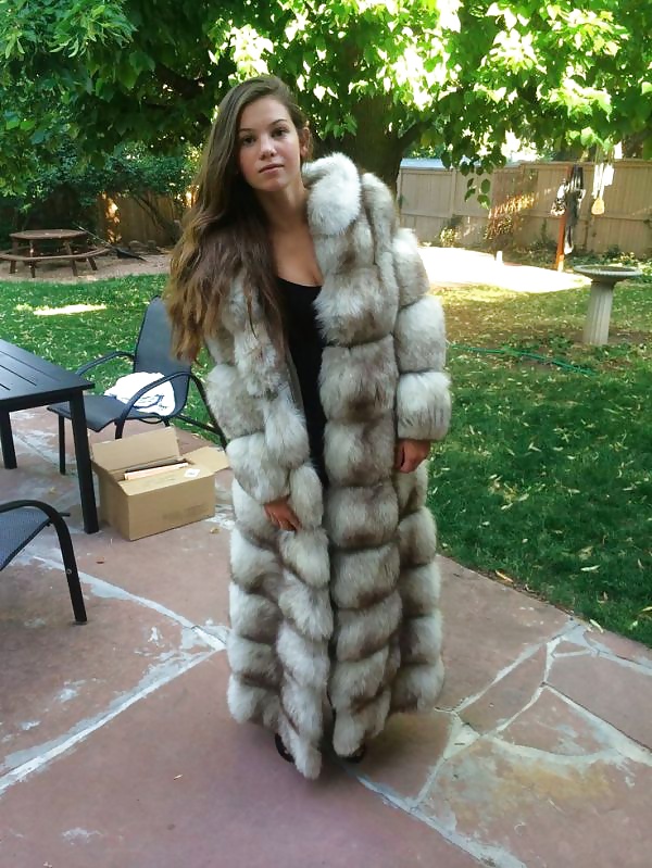 Amateur girls in fur #36012608