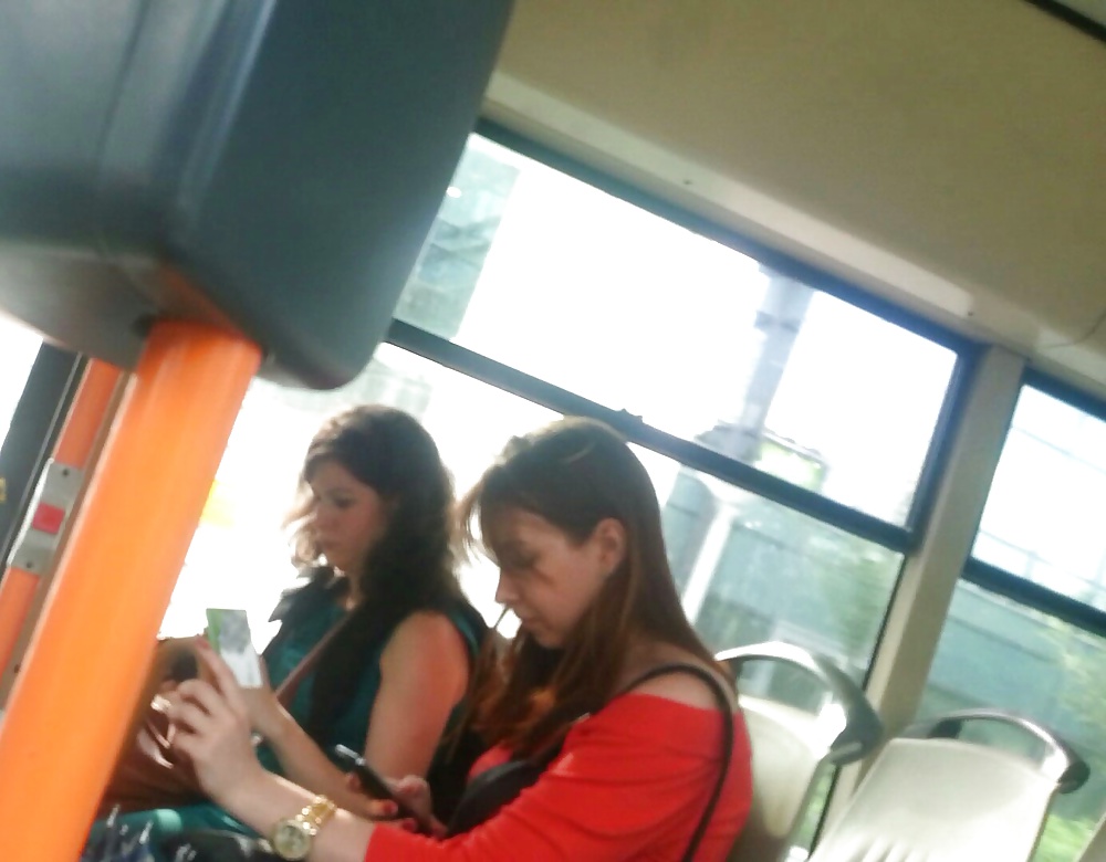Espía viejo + joven en autobús rumano
 #28701911