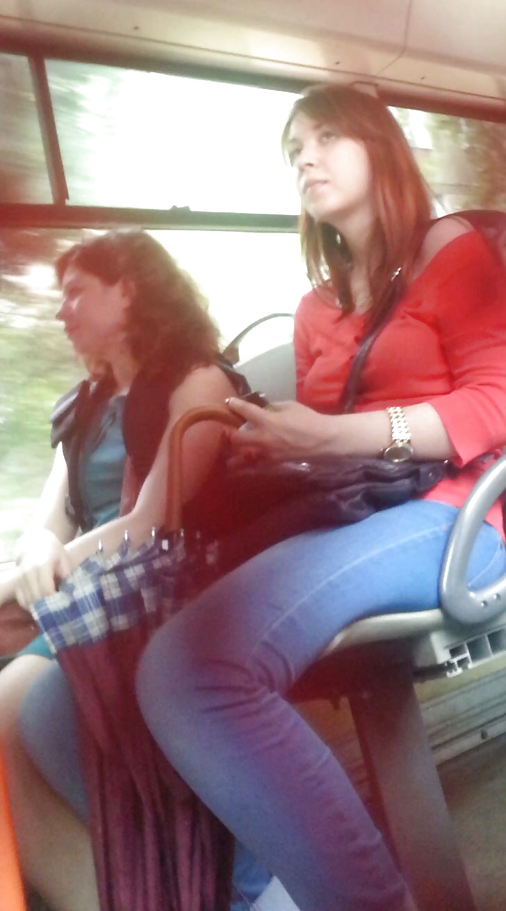Spia vecchia + giovane in bus rumeno
 #28701939