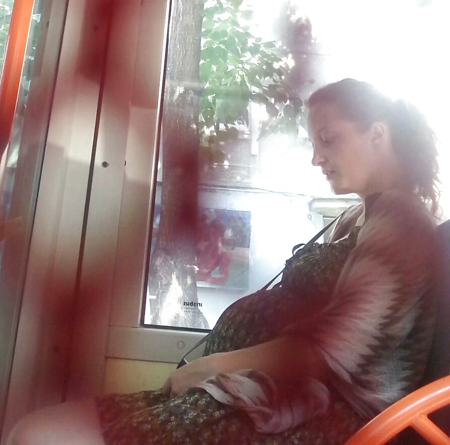 Espía viejo + joven en autobús rumano
 #28701955