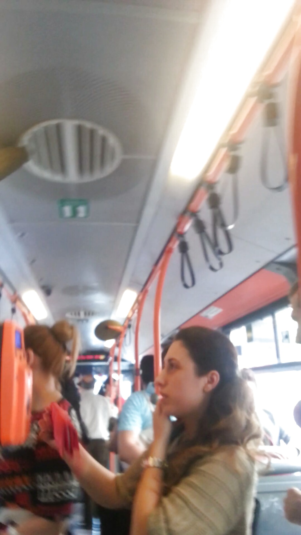 Espía viejo + joven en autobús rumano
 #28701971