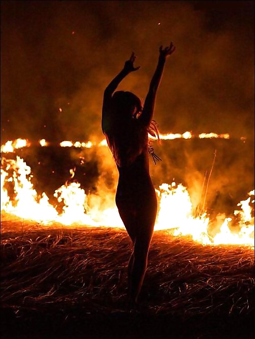パーフェクトストーム - 美しい女性と炎 - ソフト
 #38597675