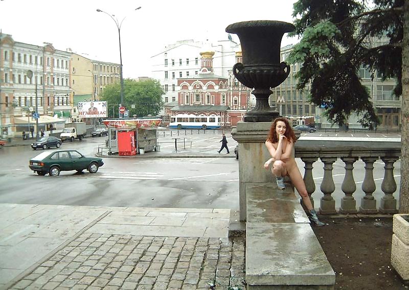 街を歩くユダヤ人女性の裸体 #2
 #36973289