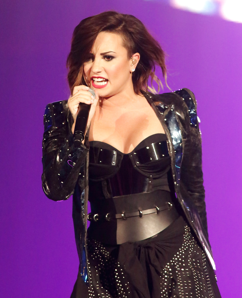 Demi Lovato Die Live Hq (ccm) #30731070