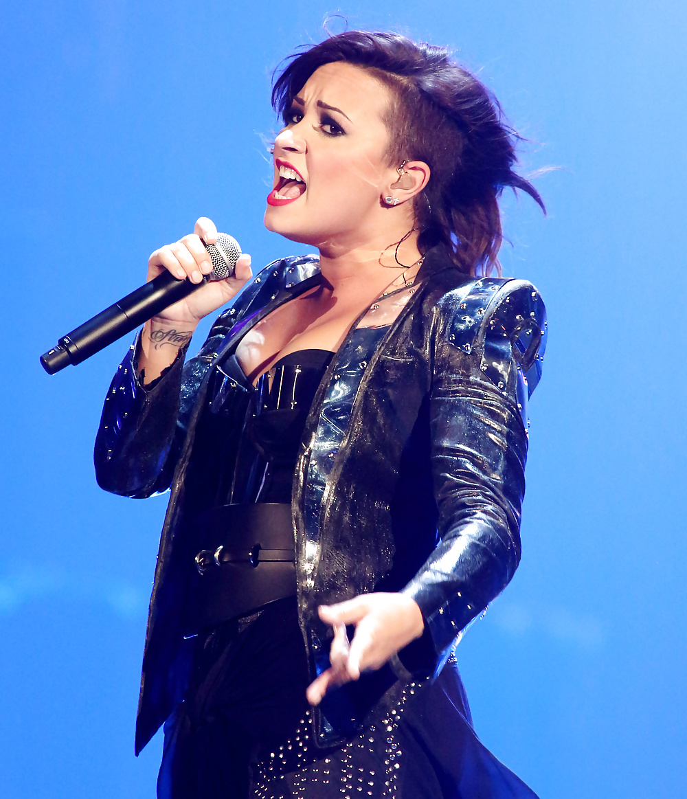 Demi Lovato Die Live Hq (ccm) #30731080