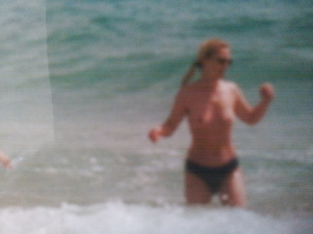 Rubia ex en la playa
 #39521641