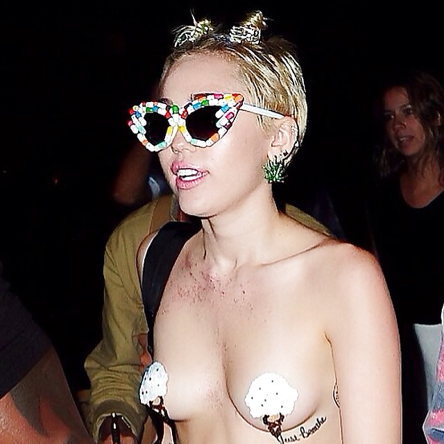 Miley Cyrus topless in public #2 #32662624