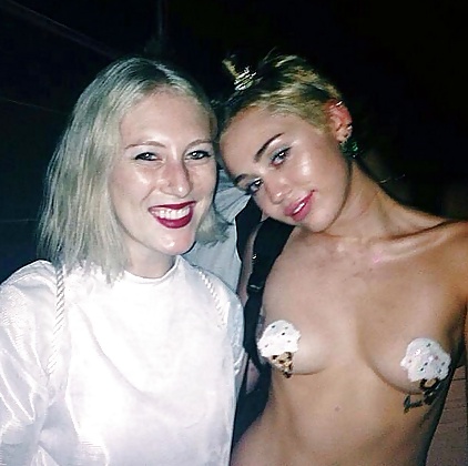Miley Cyrus topless in public #2 #32662626