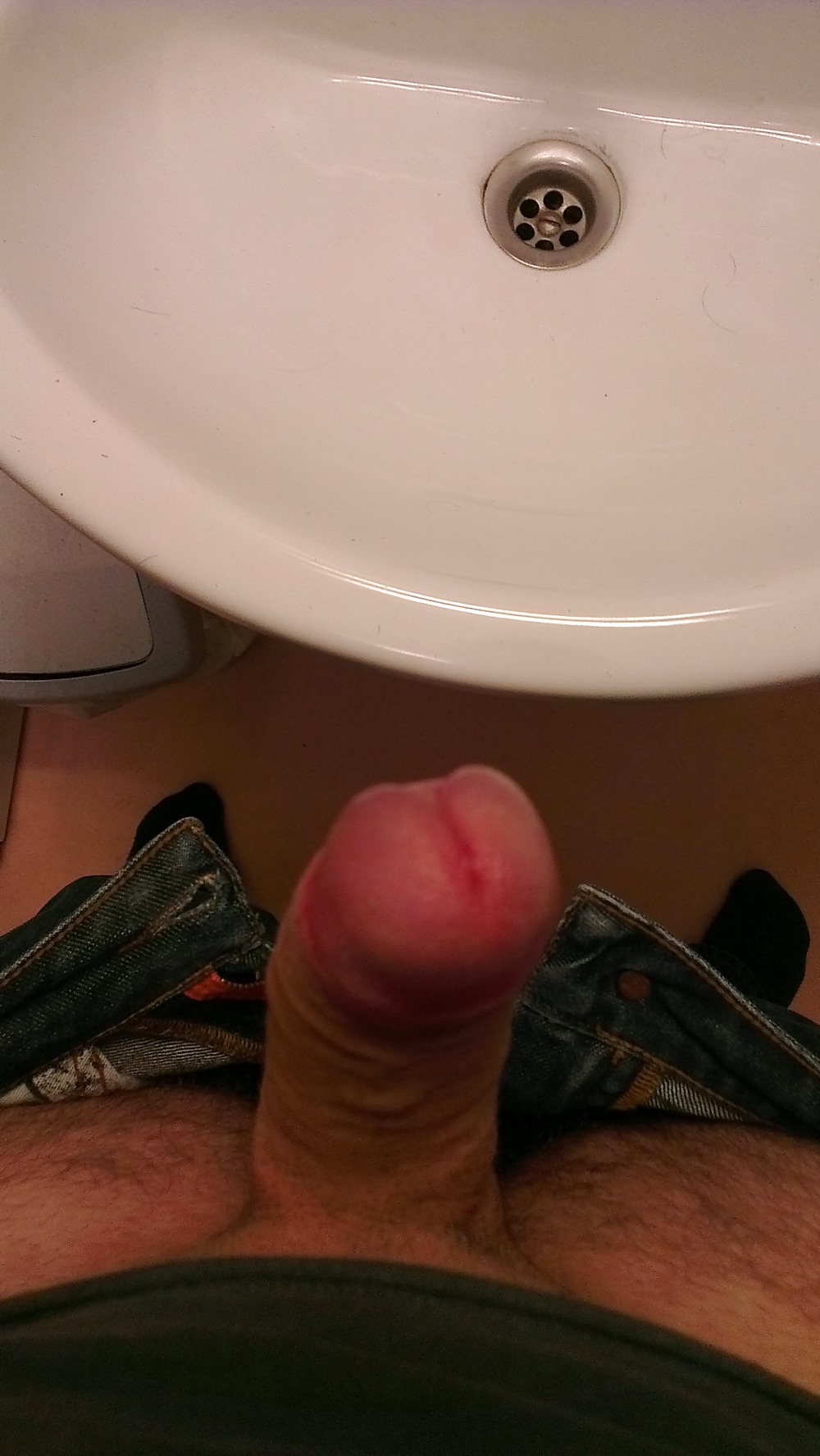 Me some pictures of my horny cock