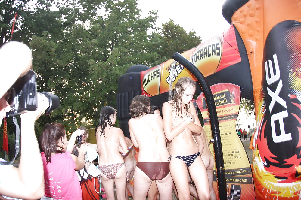 Giovani arrapati & ragazze amatoriali & fighe nudiste in pubblico 1
 #37120631