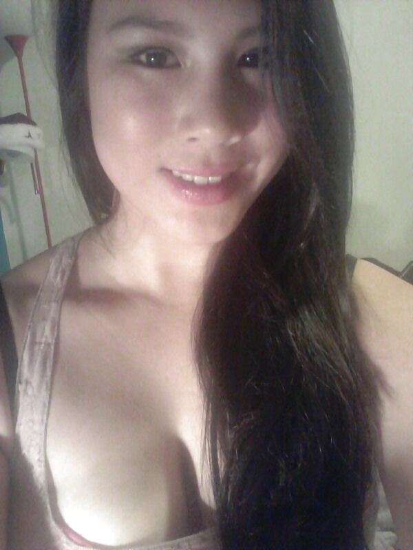 Leaked photos of asian girl sending selfies to boyfriend #41076104