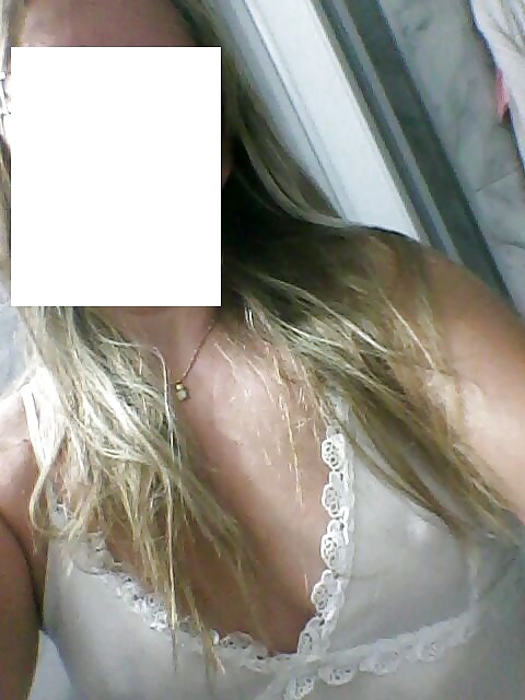 BLOND HAIR MATURE WOMAN TO SHOW HER  PUSSY #31396386