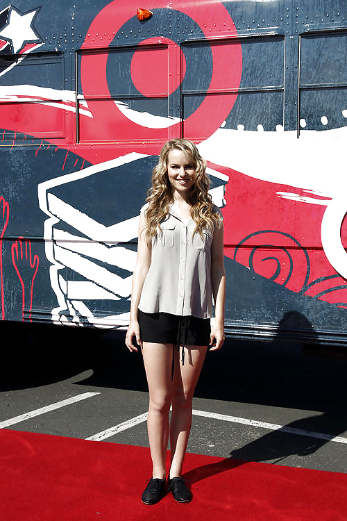 Bridgit Mendler Beine #33747593