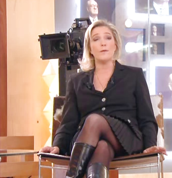 Lécher Les Bottes De Marine Le Pen Conservateur #39593143