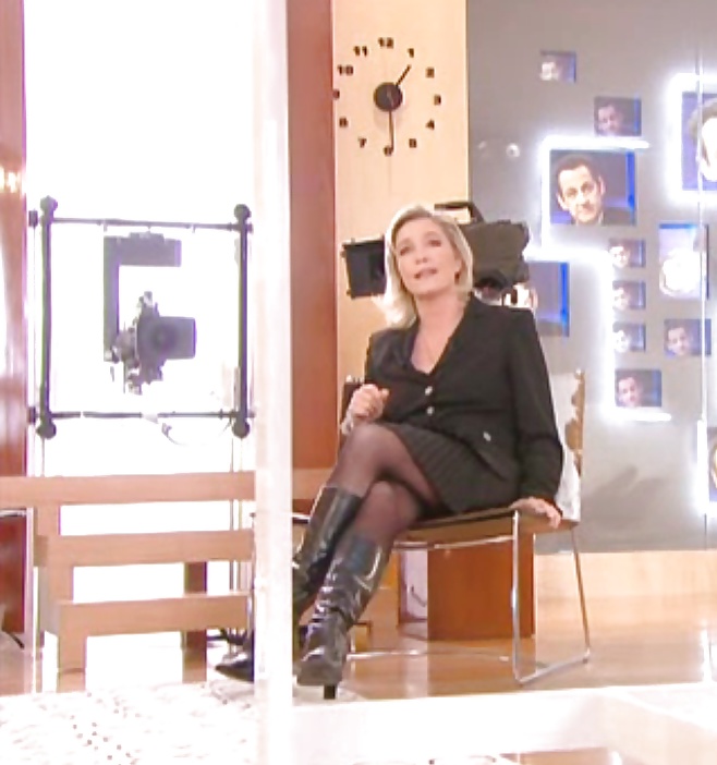 Lamiendo las botas de la conservadora marine le pen
 #39593218