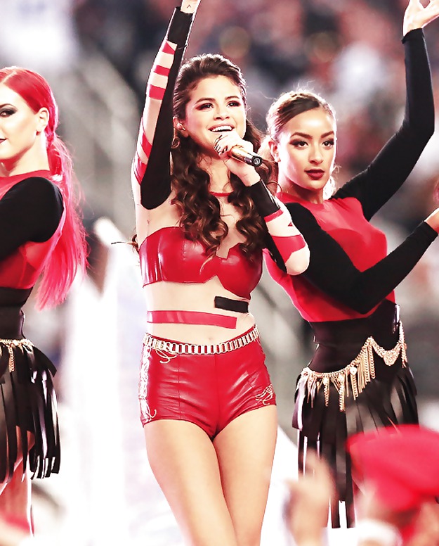 Selena Gomez Thanksgiving Day performance #36322609