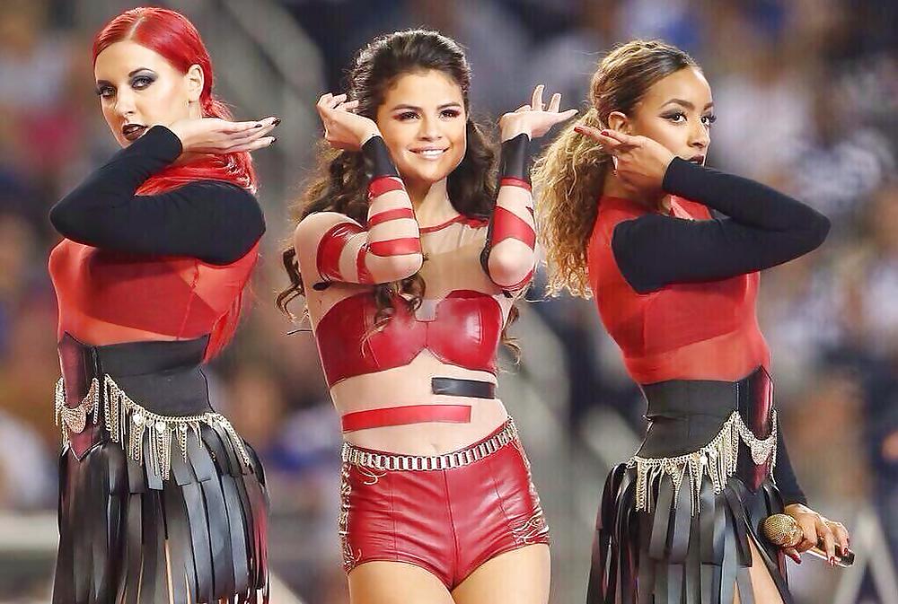 Selena Gomez Thanksgiving Day performance #36322611
