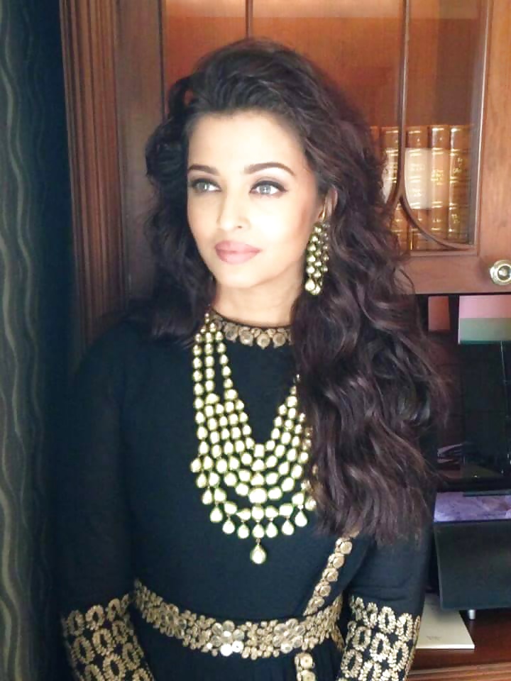 Aishwarya Rai: rare pictures - PLEASE COMMENT #27499334