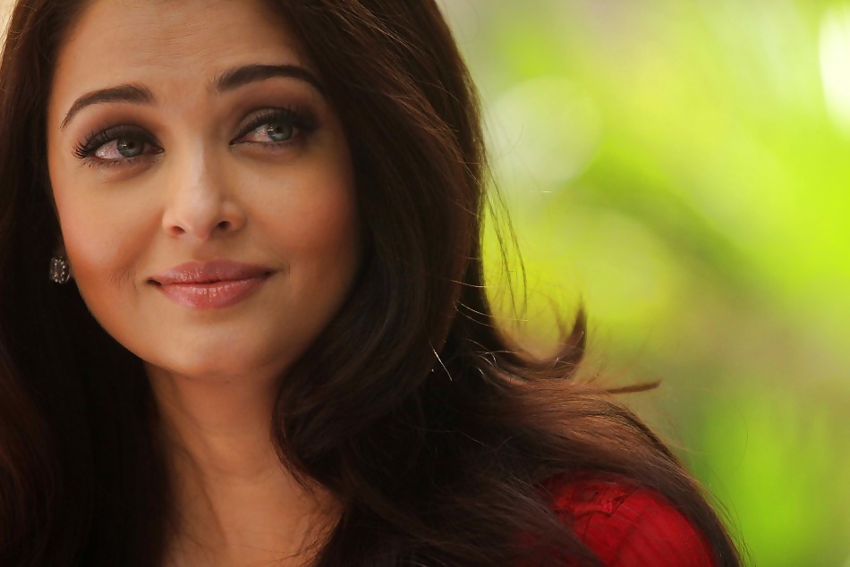 Aishwarya Rai: rare pictures - PLEASE COMMENT #27499701