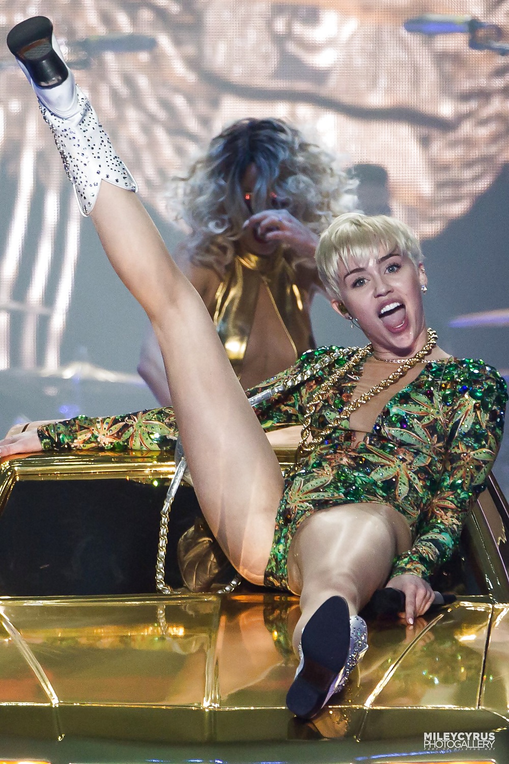 Miley Cyrus - Salope Pour Une Baise Dur #24439842