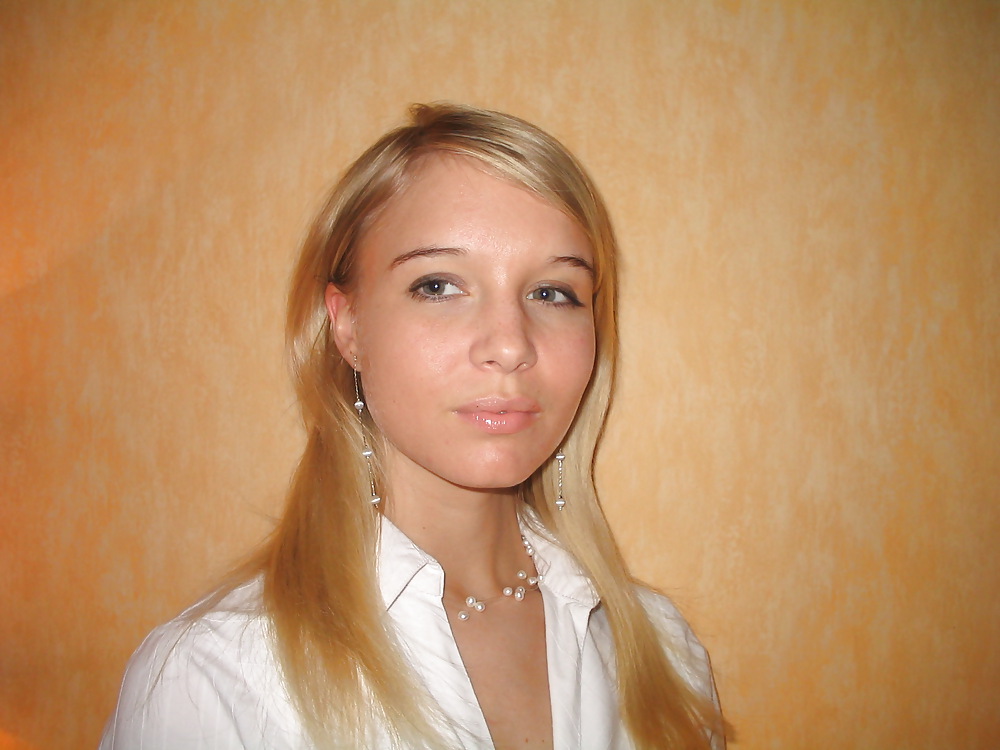 Sexy Blonde Deutsch Teenager Posiert In Dessous #24813721