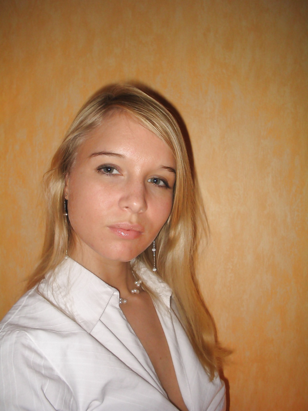 Sexy Blonde Deutsch Teenager Posiert In Dessous #24813748