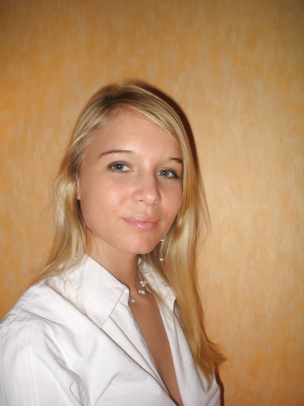 Sexy Blonde Deutsch Teenager Posiert In Dessous #24813753