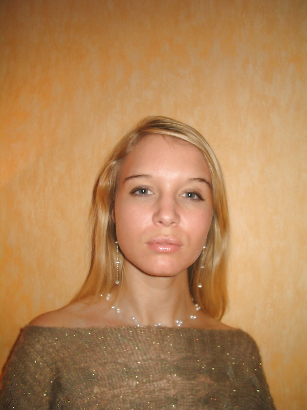 Sexy Blonde Deutsch Teenager Posiert In Dessous #24813761