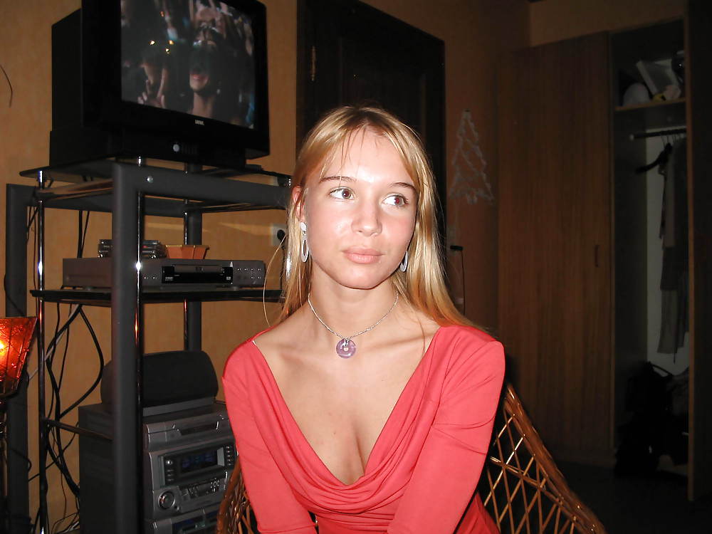 Sexy Blonde Deutsch Teenager Posiert In Dessous #24814052