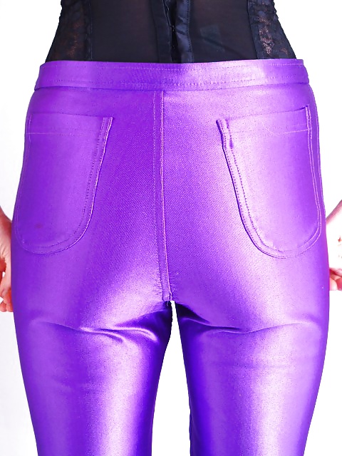 紫のスパンデックスのディスコ・パンツ
 #31484392
