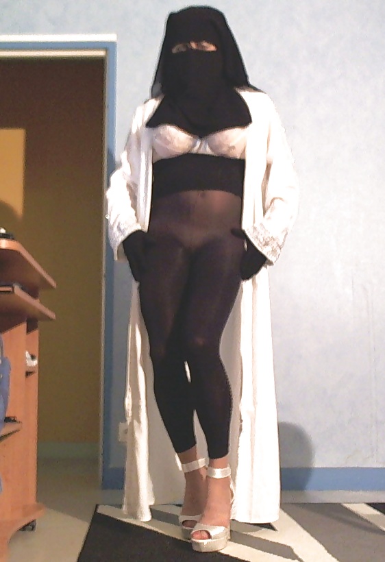 Musulmane salope en niqab #30601013