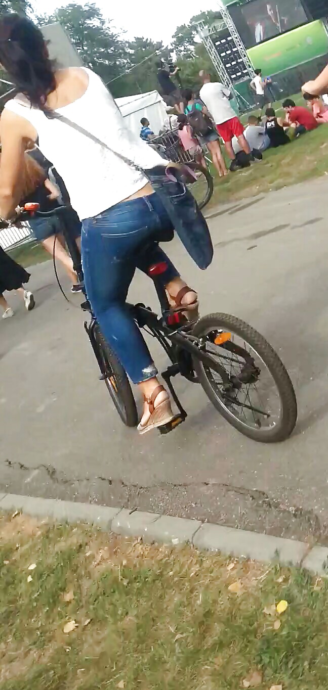 Espion Vélo Et Rolles Femmes Sexy Roumanie #39737071