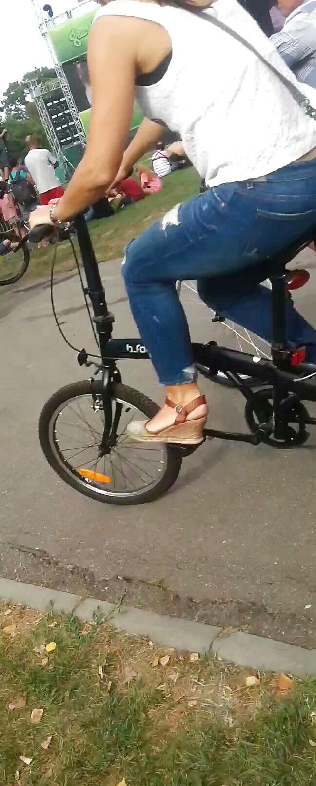 Espion Vélo Et Rolles Femmes Sexy Roumanie #39737080