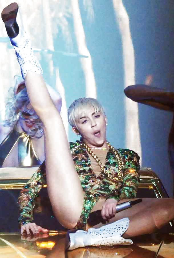 Miley cyrus culo, entrepierna disparos
 #28707265