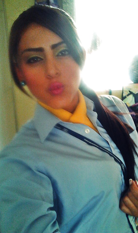 空飛ぶ女の子
 #36472312