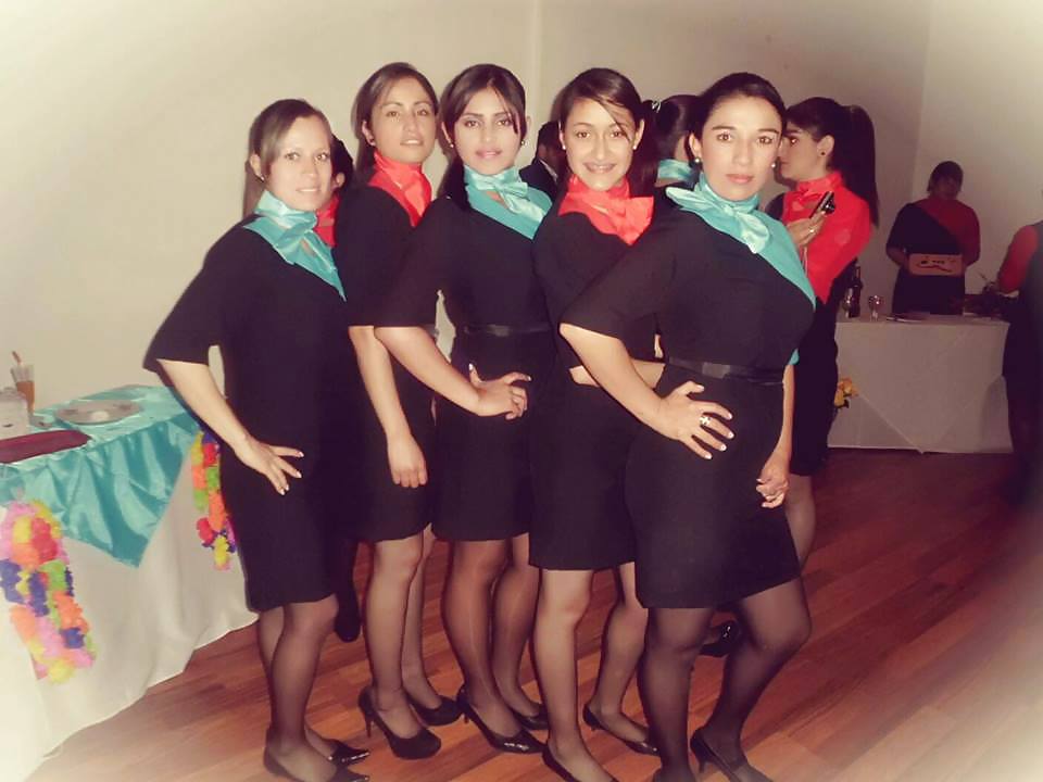 空飛ぶ女の子
 #36472320