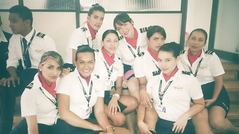 空飛ぶ女の子
 #36472324