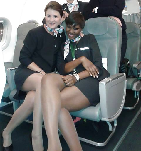 空飛ぶ女の子
 #36472339