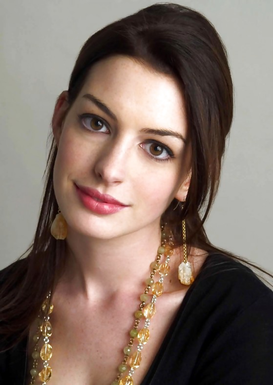 Anne hathaway
 #25050906