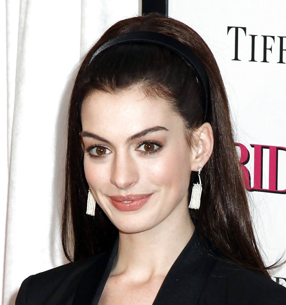 Anne hathaway
 #25051039