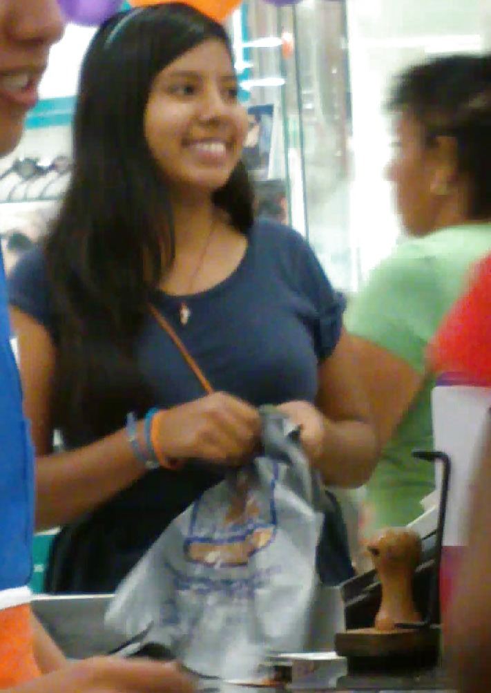 Looking aroud 2 #35690582