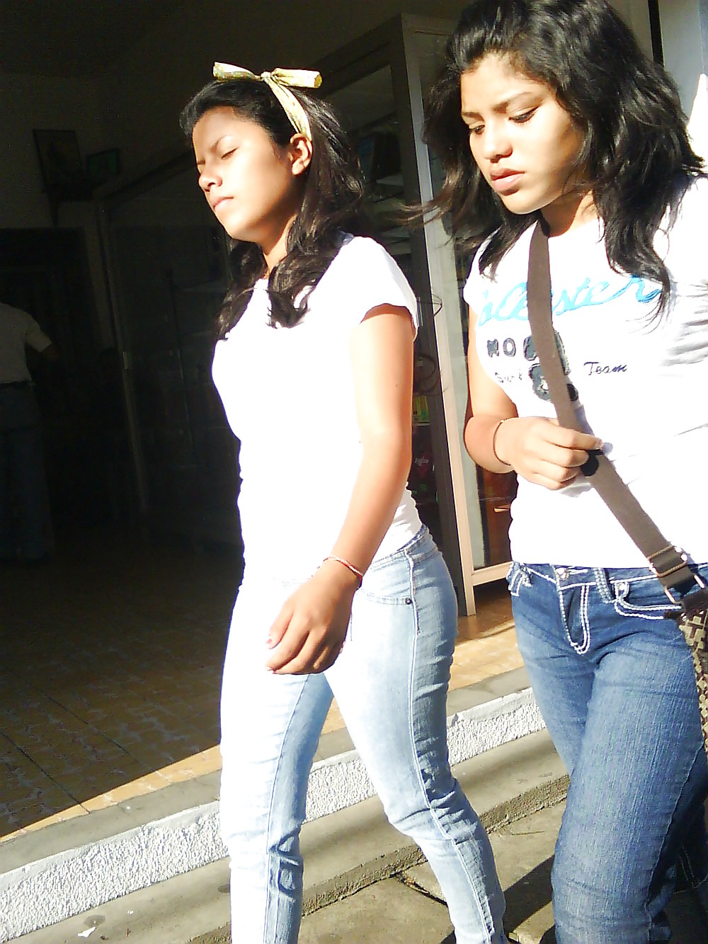 Looking aroud 2 #35690774