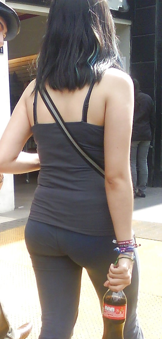 Looking aroud 2 #35690871