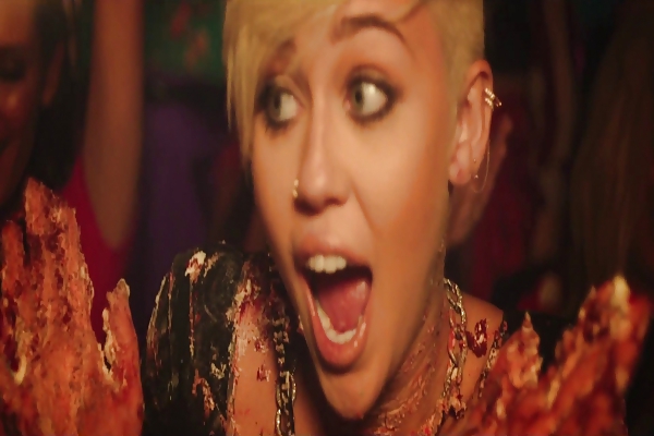 Miley cyrus caliente 2
 #35329342