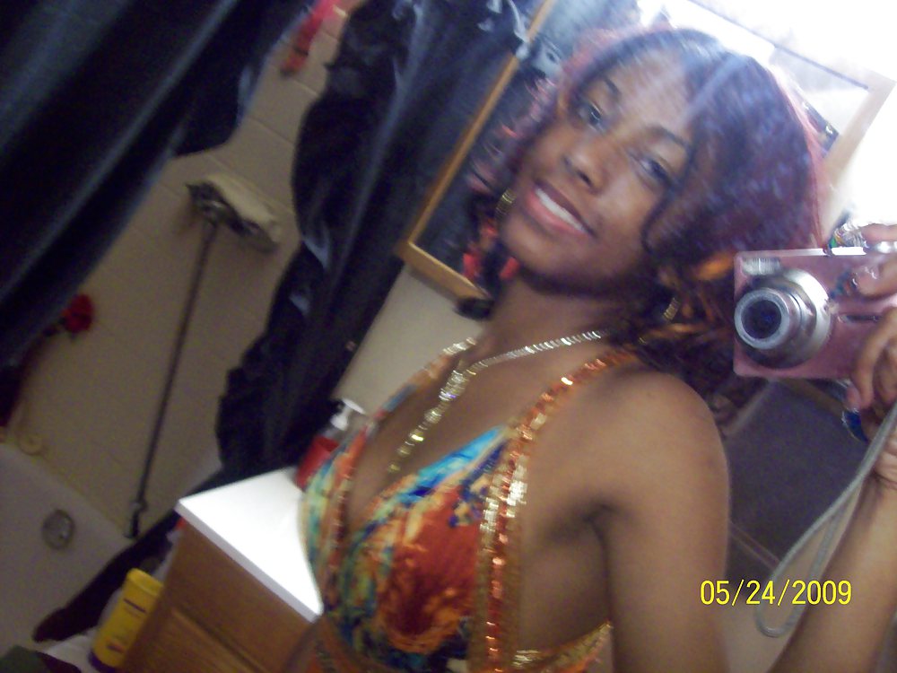 Pretty amateur ebony selfshot
 #24104865