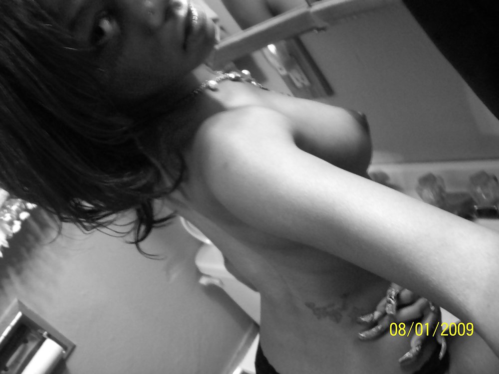 Pretty amateur ebony selfshot
 #24105340