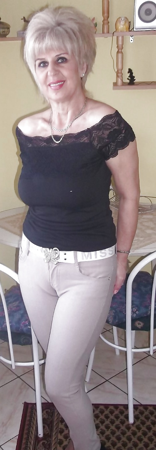 Omas angezogen
 #37336880