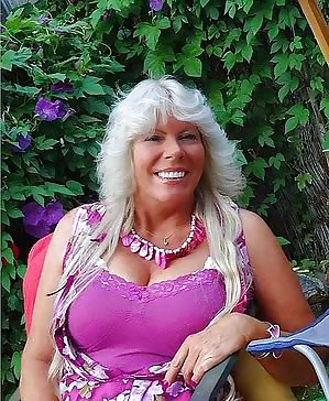 Omas angezogen
 #37336905